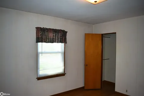 916 3rd Avenue Ackley IA 50601