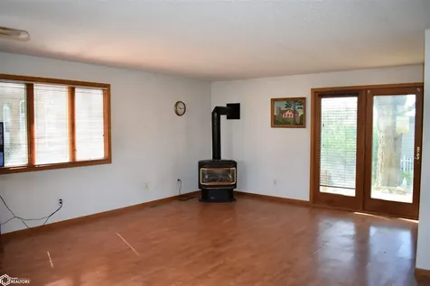 916 3rd Avenue Ackley IA 50601