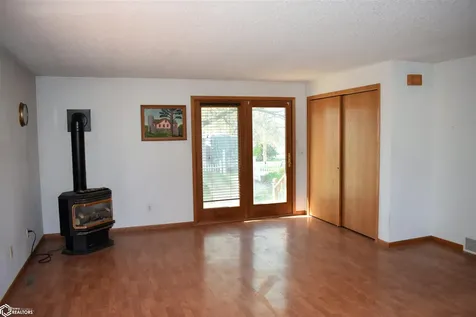 916 3rd Avenue Ackley IA 50601