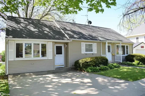 916 3rd Avenue Ackley IA 50601