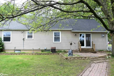 916 3rd Avenue Ackley IA 50601