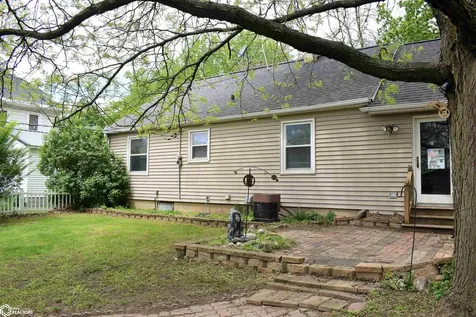 916 3rd Avenue Ackley IA 50601