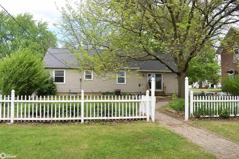 916 3rd Avenue Ackley IA 50601