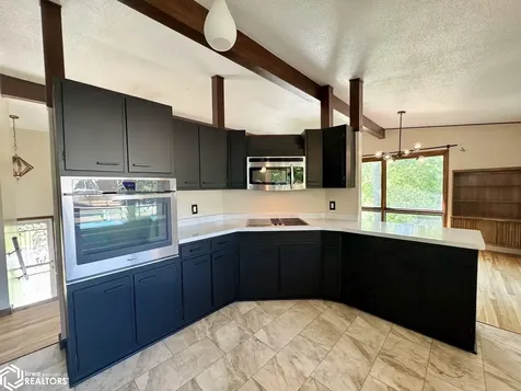156 Crestview Drive Burlington IA 52601