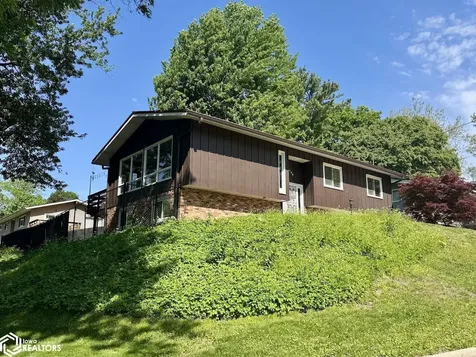 156 Crestview Drive Burlington IA 52601