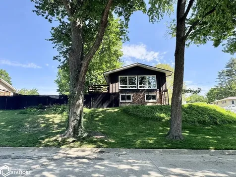 156 Crestview Drive Burlington IA 52601