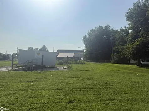 201 Hall Tama IA 52339