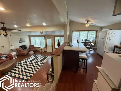 6183 NE Lakeshore Drive Brooklyn IA 52211