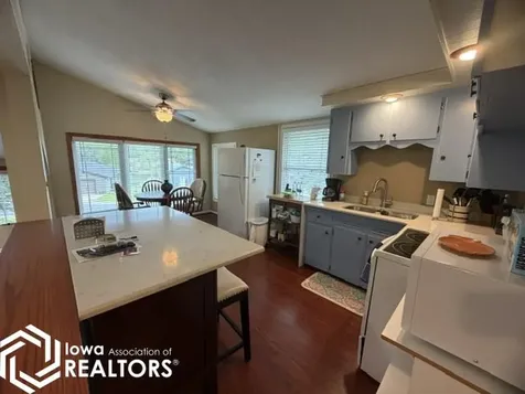 6183 NE Lakeshore Drive Brooklyn IA 52211