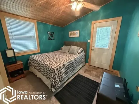 6183 NE Lakeshore Drive Brooklyn IA 52211