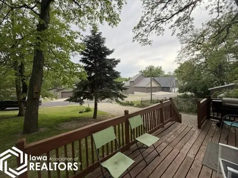 6183 NE Lakeshore Drive Brooklyn IA 52211