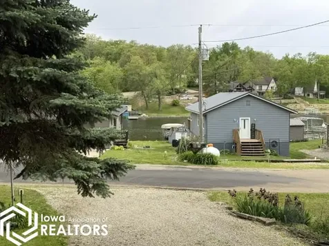 6183 NE Lakeshore Drive Brooklyn IA 52211