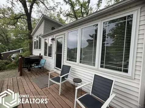 6183 NE Lakeshore Drive Brooklyn IA 52211