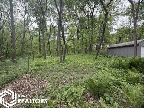6183 NE Lakeshore Drive Brooklyn IA 52211