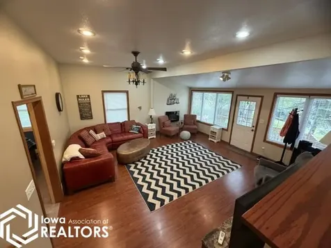 6183 NE Lakeshore Drive Brooklyn IA 52211
