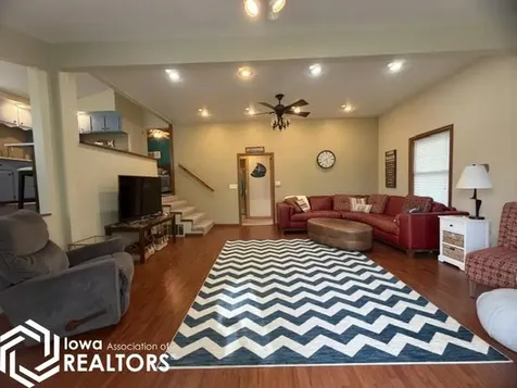 6183 NE Lakeshore Drive Brooklyn IA 52211