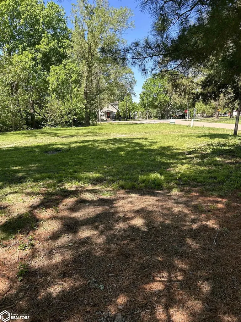 602 9th Avenue W Oskaloosa IA 52577