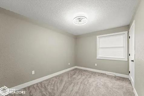 11698 S33 Highway Iowa Falls IA 50126