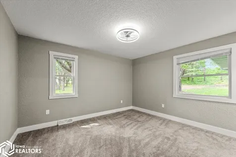 11698 S33 Highway Iowa Falls IA 50126