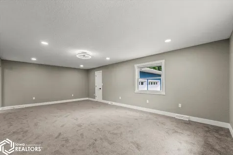 11698 S33 Highway Iowa Falls IA 50126
