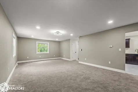 11698 S33 Highway Iowa Falls IA 50126