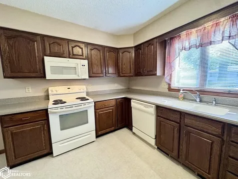 197 Crestview Drive Burlington IA 52601