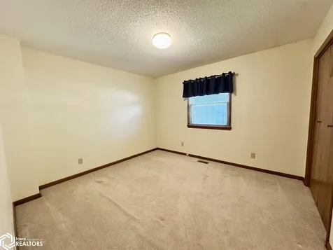 197 Crestview Drive Burlington IA 52601
