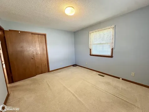 197 Crestview Drive Burlington IA 52601