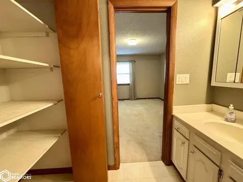 197 Crestview Drive Burlington IA 52601