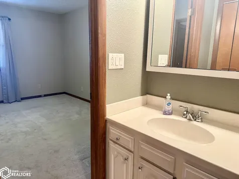 197 Crestview Drive Burlington IA 52601