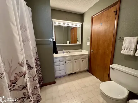 197 Crestview Drive Burlington IA 52601