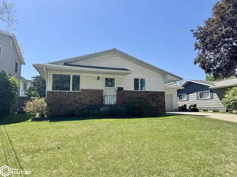 197 Crestview Drive Burlington IA 52601
