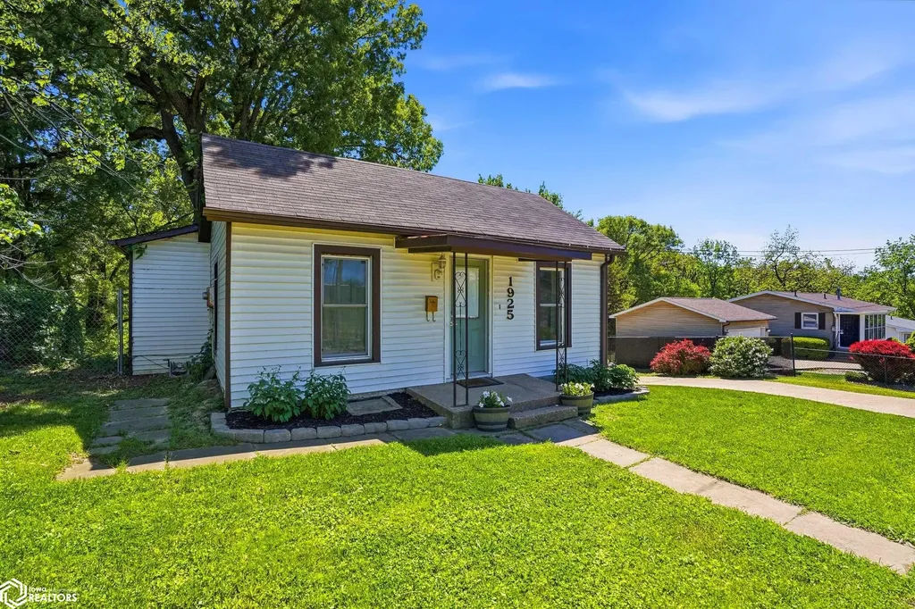 1925 Division Street Burlington IA 52601