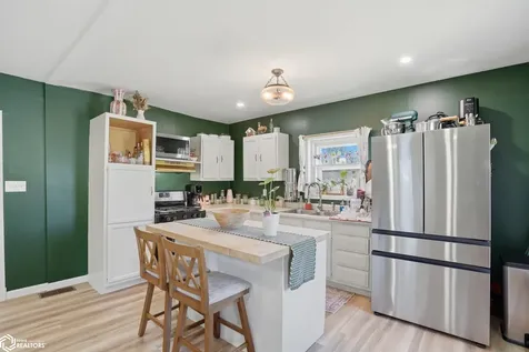 1925 Division Street Burlington IA 52601