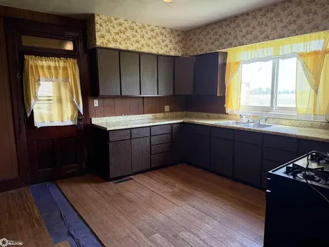 307 E Main Street Wayland IA 52654