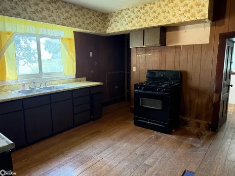 307 E Main Street Wayland IA 52654