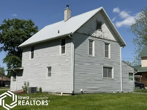 307 E Main Street Wayland IA 52654