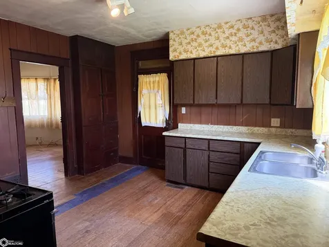 307 E Main Street Wayland IA 52654