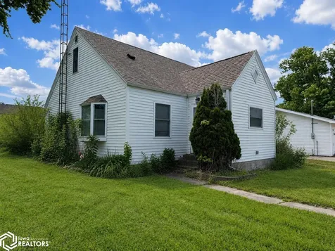 301 Spruce Street Montrose IA 52639
