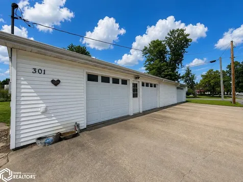 301 Spruce Street Montrose IA 52639