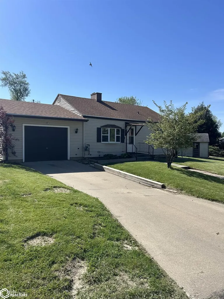 1516 Kalsem Boulevard Marshalltown IA 50158