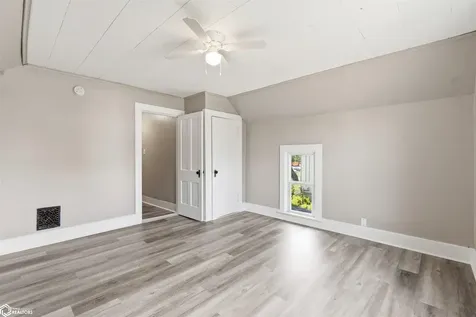 1208 Main Street Grinnell IA 50112