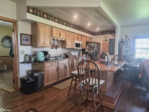 1226 212th Boulevard Belle Plaine IA 52208