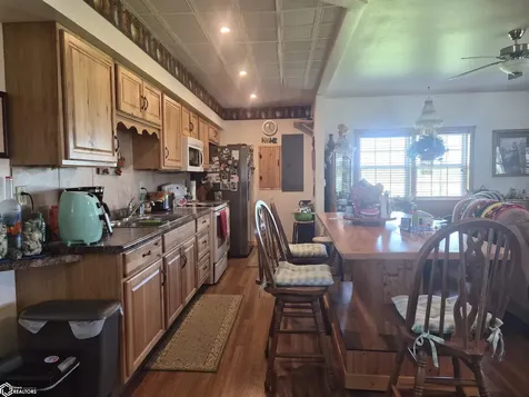 1226 212th Boulevard Belle Plaine IA 52208