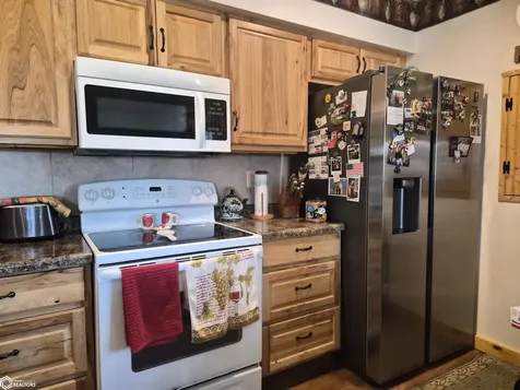 1226 212th Boulevard Belle Plaine IA 52208