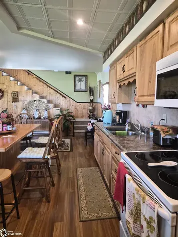 1226 212th Boulevard Belle Plaine IA 52208