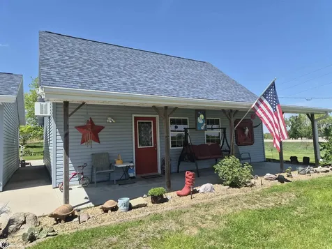 1226 212th Boulevard Belle Plaine IA 52208