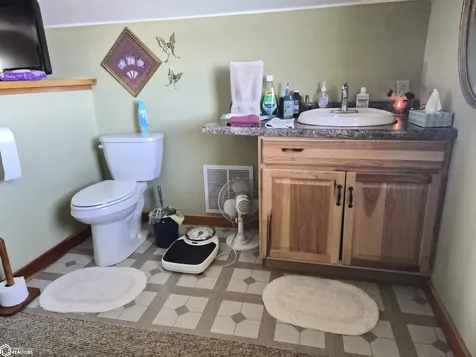 1226 212th Boulevard Belle Plaine IA 52208