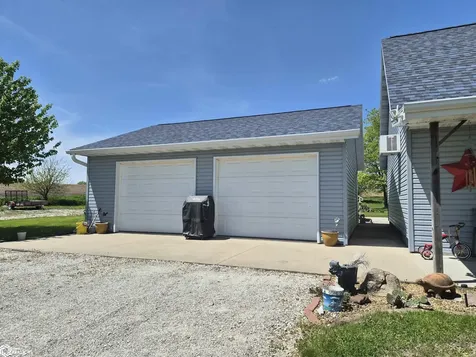 1226 212th Boulevard Belle Plaine IA 52208
