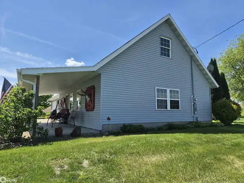 1226 212th Boulevard Belle Plaine IA 52208